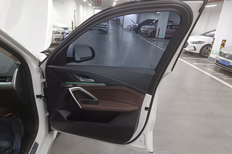 宝马iX1 2023款 eDrive25L M运动套装中控内饰42