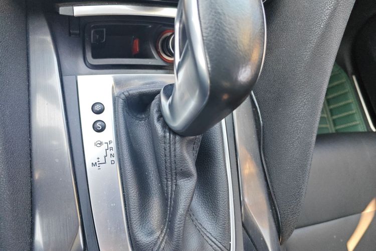 DS 5 2014款 1.6T 豪华版THP160局部细节18