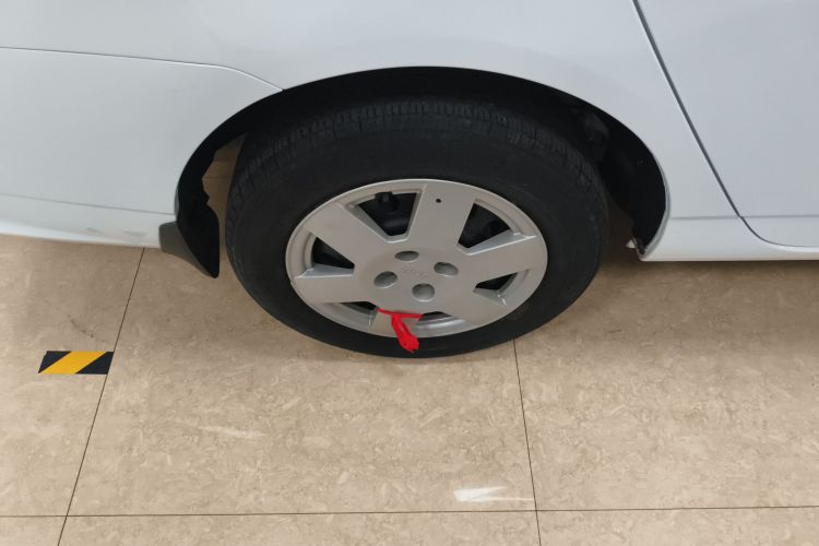 比亚迪F3 2015款 节能版 1.5L 手动舒适型车身外观6008