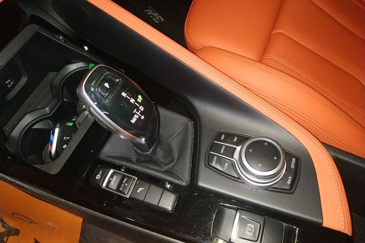 宝马X2 2020款 sDrive25i 尊享型M运动套装中控内饰18