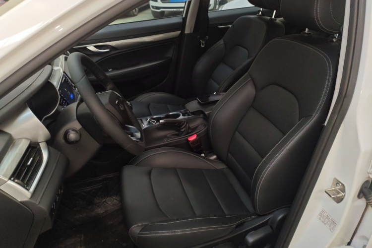 吉利汽车 帝豪 2019款 领军版 1.5L 手动向上互联型 国VI中控内饰19