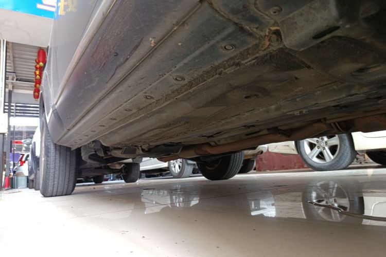 日产 逍客 2012款 2.0XL 火 CVT 2WD机舱底盘29