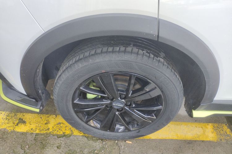 哈弗赤兔 2021款 激擎版 1.5T 白银兔车身外观6008