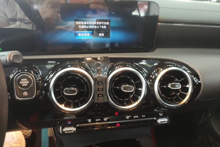奔驰A级 2021款 A 200 L 运动轿车动感型中控内饰16
