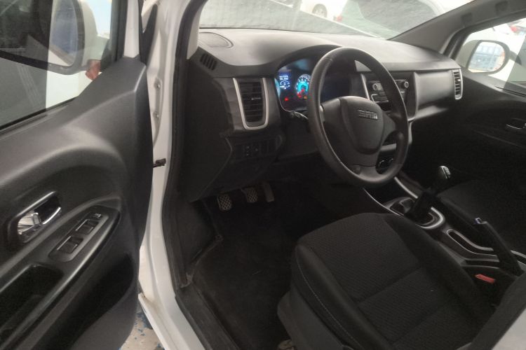 金杯 金海狮M经典 2022款 1.5L 工程狮客车 6座中控内饰20