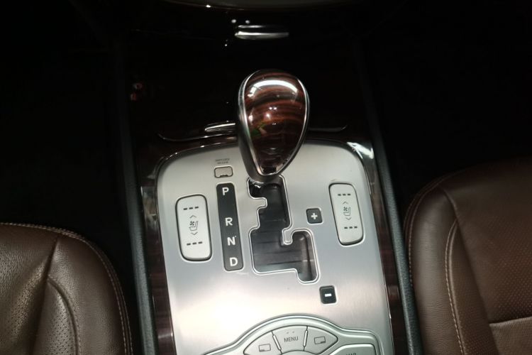 现代 劳恩斯 2012款 3.0L GDI尊贵版中控内饰18