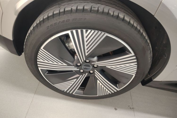 领克08 EM-P 2023款 120km 长续航Halo车身外观6008