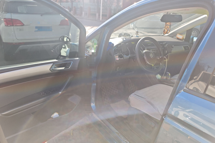 大众 2016款 途安L 280TSI DSG舒雅版中控内饰7003