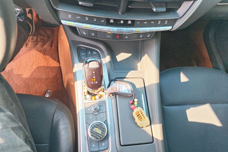 凯迪拉克CT5 2023款 28T 豪华型（标准版）中控内饰18