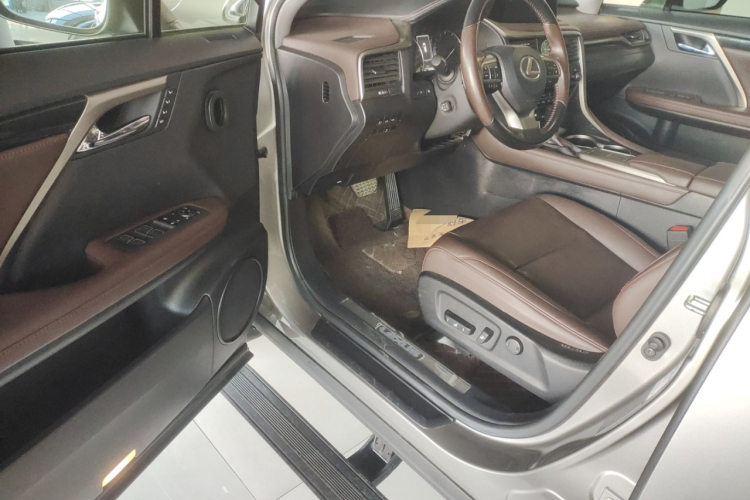 雷克萨斯RX 2020款 改款 300 四驱典雅版中控内饰20