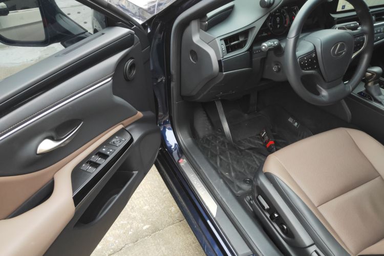 雷克萨斯ES 2022款 200 卓越版中控内饰20