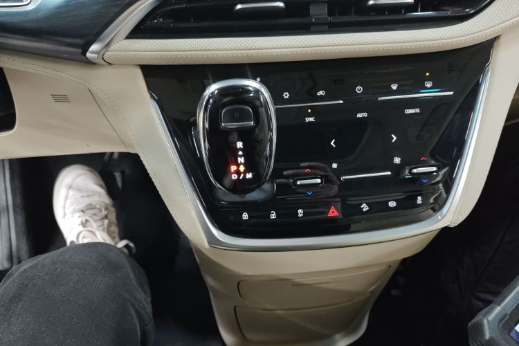 别克GL8 2022款 ES陆尊 653T 豪华型中控内饰18