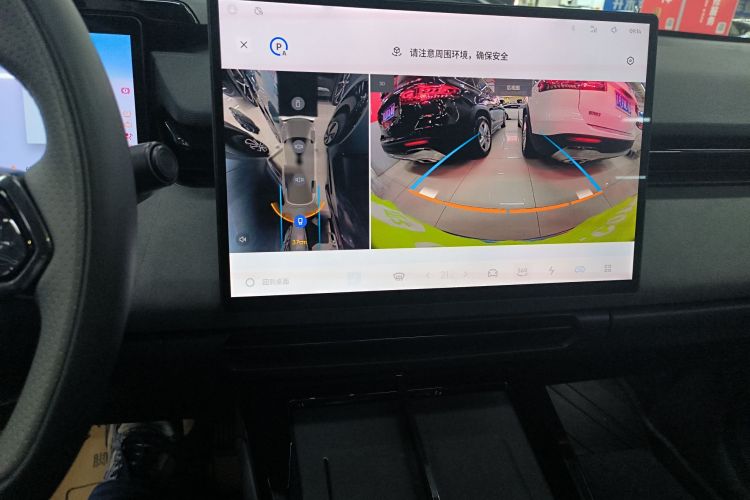 领克08 EM-P 2025款 220km 四驱性能Halo中控内饰16