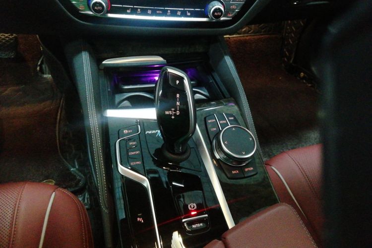 宝马5系 2023款 530Li 领先型 M运动套装中控内饰18