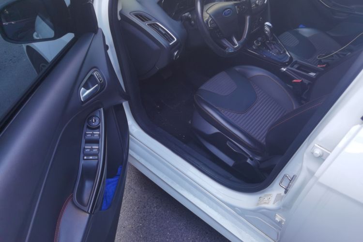 福特 福克斯 2017款 两厢 EcoBoost 180 自动精英型中控内饰20