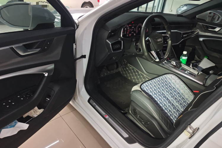 奥迪A6L 2021款 40 TFSI 豪华动感型中控内饰20