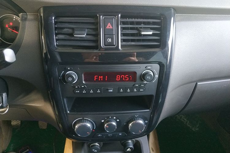 五菱汽车 五菱荣光V 2019款 1.5L标准型国VI LAR中控内饰16