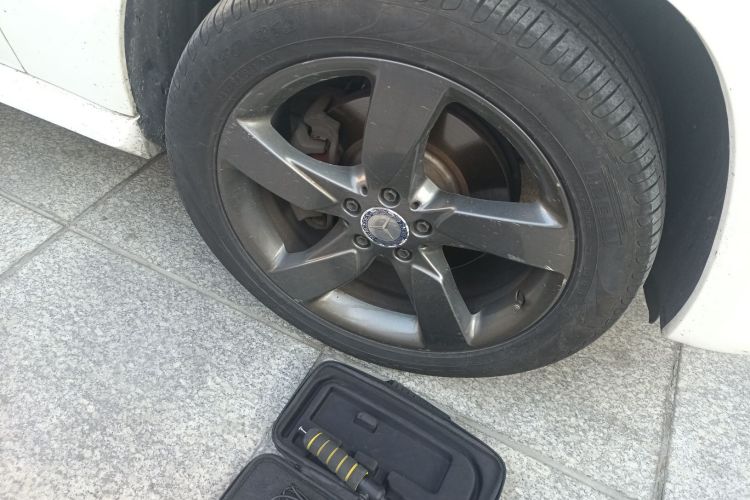 奔驰GLK级 2013款 GLK 300 4MATIC 动感天窗型车身外观10