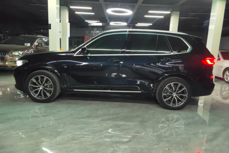 宝马X5(进口) 2021款 xDrive40i M运动套装车身外观4