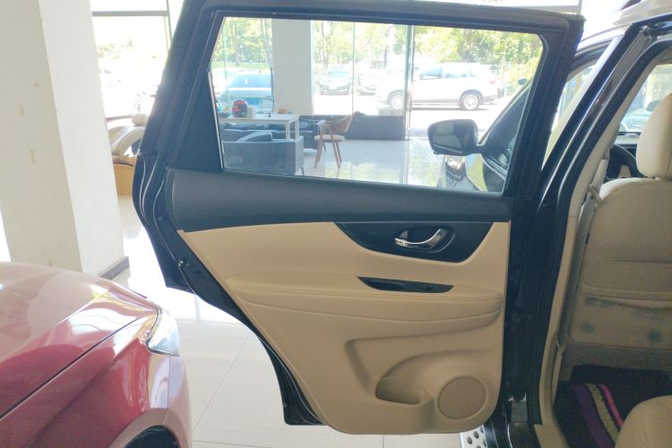 日产 奇骏 2017款 2.0L CVT舒适版 2WD中控内饰7008