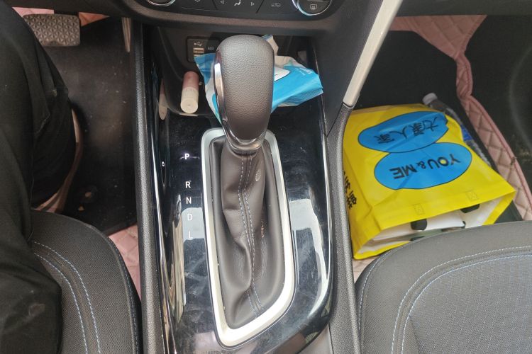 别克 昂科拉 2020款 20T CVT精英型中控内饰18