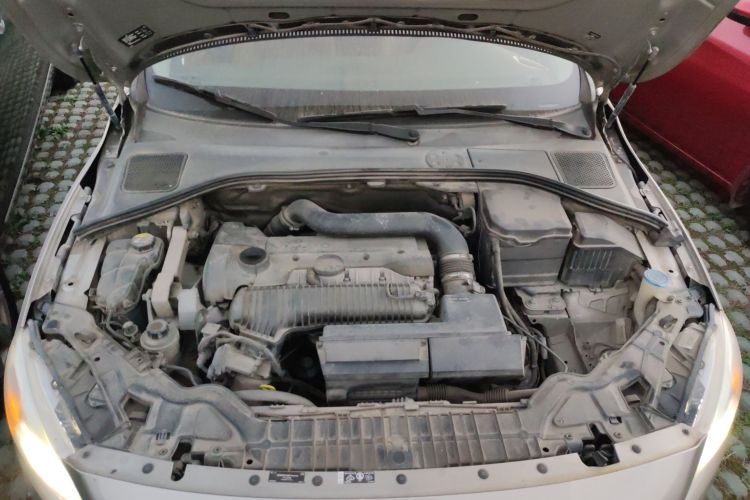 沃尔沃S60 2014款 S60L 2.0T 智远版机舱底盘24