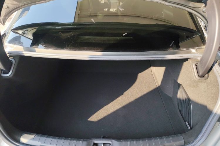 领克03 2022款 2.0TD DCT劲Pro机舱底盘23