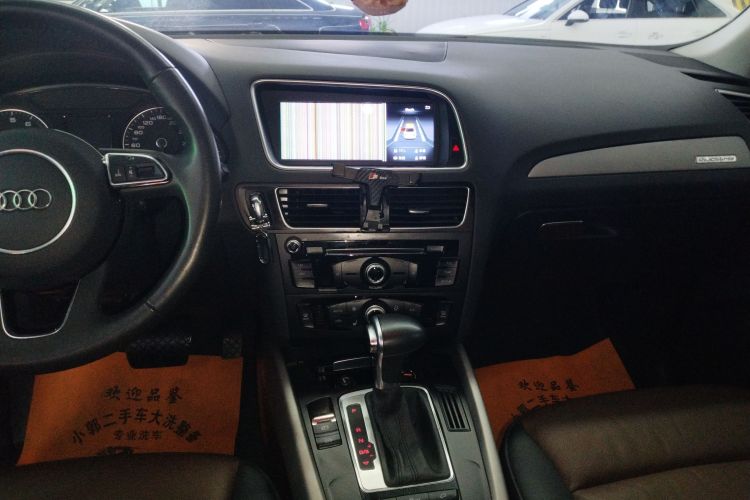 奥迪Q5 2018款 典藏版 40 TFSI 进取型中控内饰16