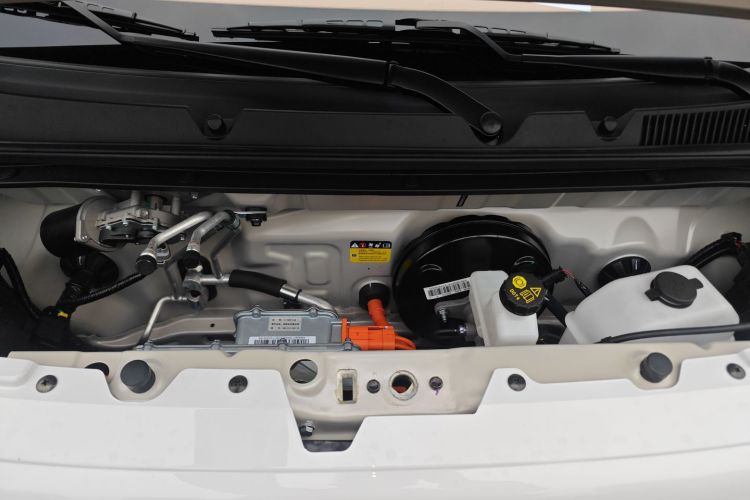 五菱汽车 宏光MINIEV 2024款 第三代 215km 青春版机舱底盘24