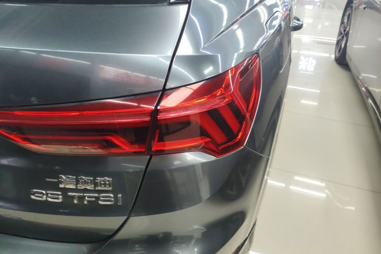 奥迪Q3 2020款 35 TFSI 时尚致雅型车身外观9