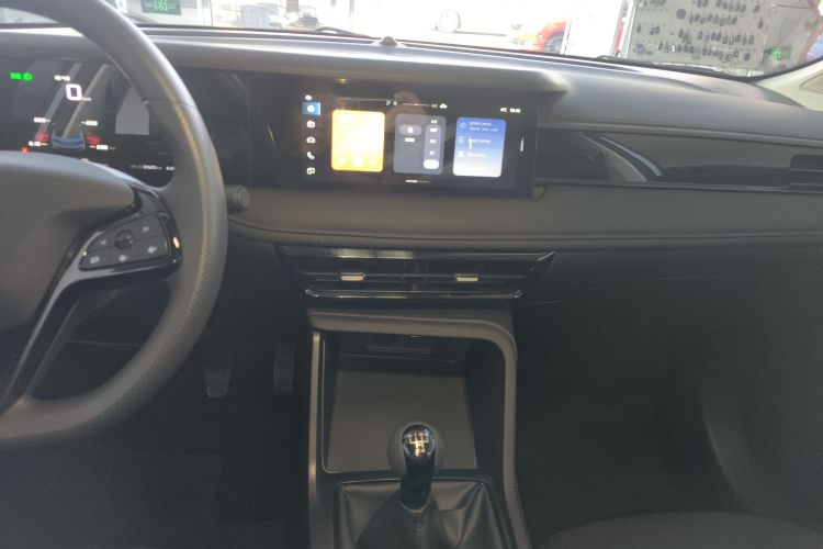 荣威i5 2023款 1.5L 手动舒享版中控内饰16