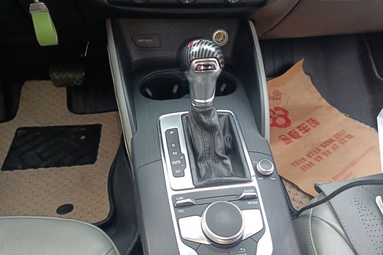 奥迪A3 2018款 30周年年型 Limousine 35 TFSI 时尚型局部细节18