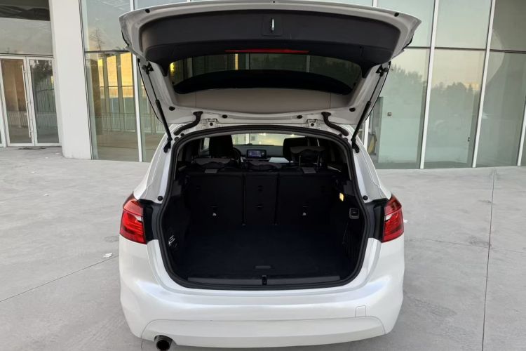 宝马2系旅行车 2016款 218i 时尚型机舱底盘23