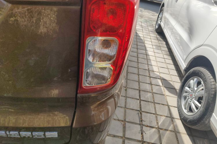 五菱汽车 五菱宏光 2021款 1.5L改款 S标准型 电动助力LAR车身外观9