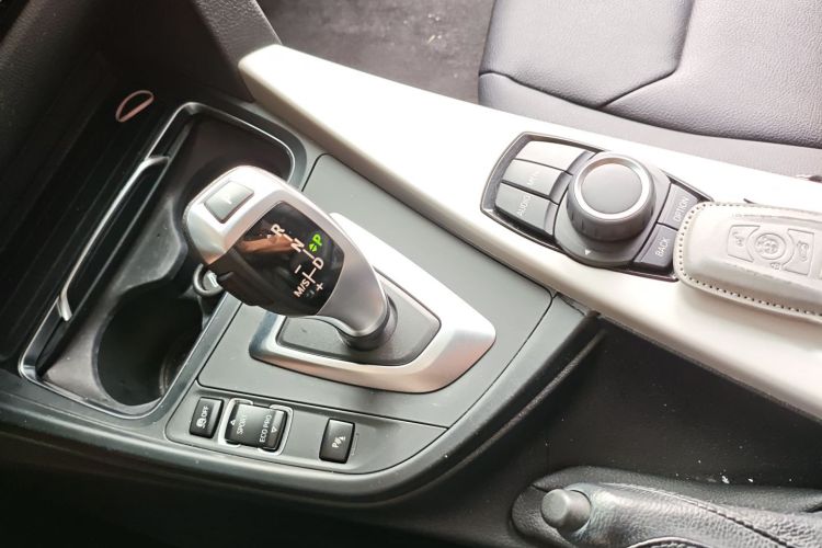 宝马3系GT 2017款 320i 时尚型中控内饰18