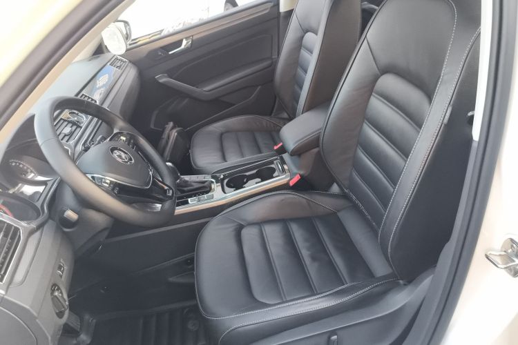 大众 帕萨特 2016款 330TSI DSG尊荣版中控内饰19