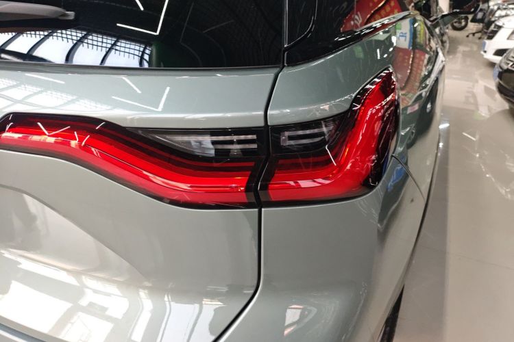 蔚来ES8 2020款 580KM 签名版 六座版车身外观9