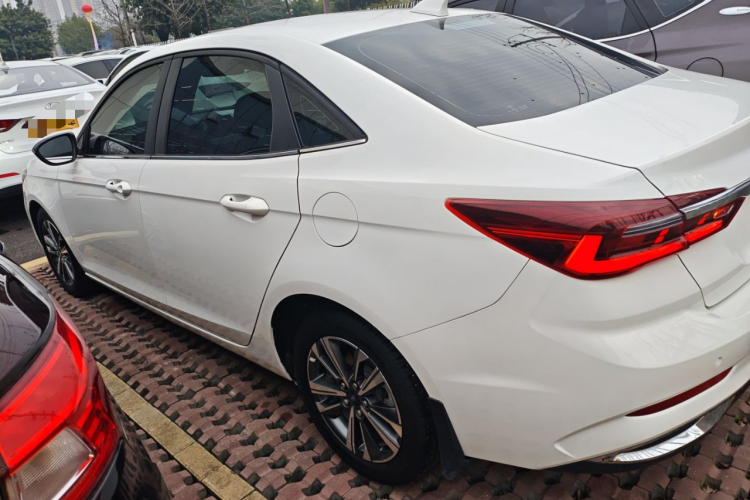 福特 福睿斯 2021款 1.5L 自动钻石版车身外观4