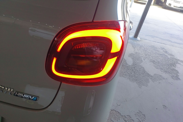 五菱汽车 宏光MINIEV 2025款 四门版 进阶款车身外观9