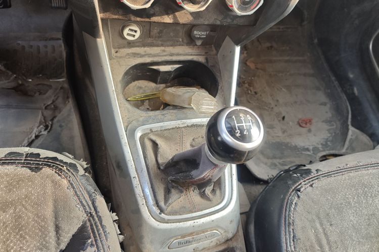 中华V3 2015款 1.5L 手动基本型中控内饰18