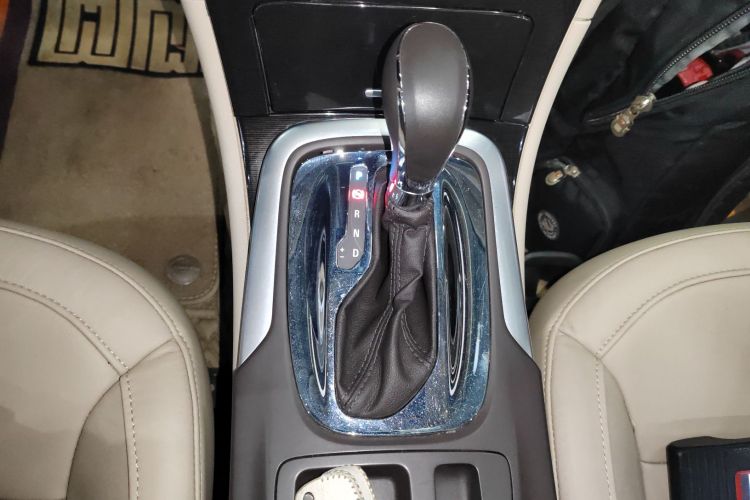 别克 君威 2014款 2.0L 精英时尚型中控内饰18