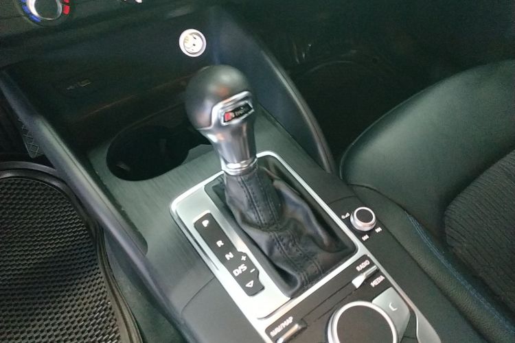 奥迪A3 2018款 30周年年型 Sportback 35 TFSI 时尚型局部细节18