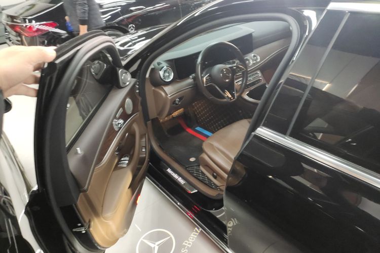 奔驰E级新能源 2023款 E 350 e L 插电式混合动力轿车中控内饰20