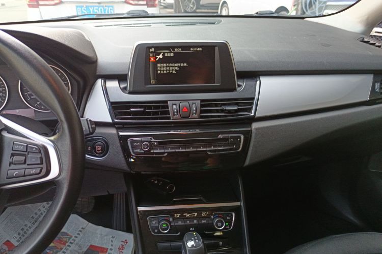 宝马2系多功能旅行车 2015款 218i 领先型中控内饰16