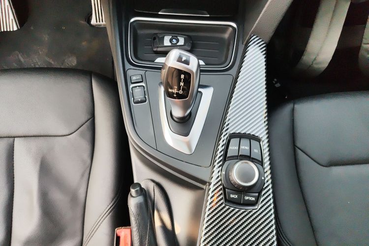 宝马3系 2013款 316i 进取型中控内饰18