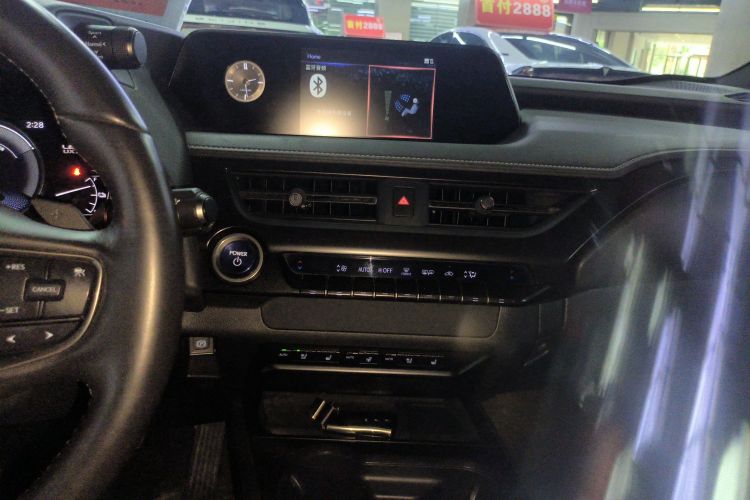 雷克萨斯UX新能源 2020款 300e 纯·悦版中控内饰16
