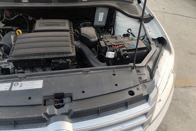 大众 桑塔纳 2015款 1.4L 手动风尚版机舱底盘26