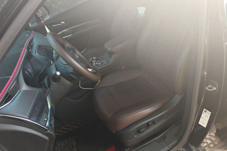 凯迪拉克XT4 2018款 28T 两驱技术型中控内饰19