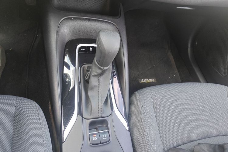 丰田 雷凌 2021款 185T CVT豪华版中控内饰18