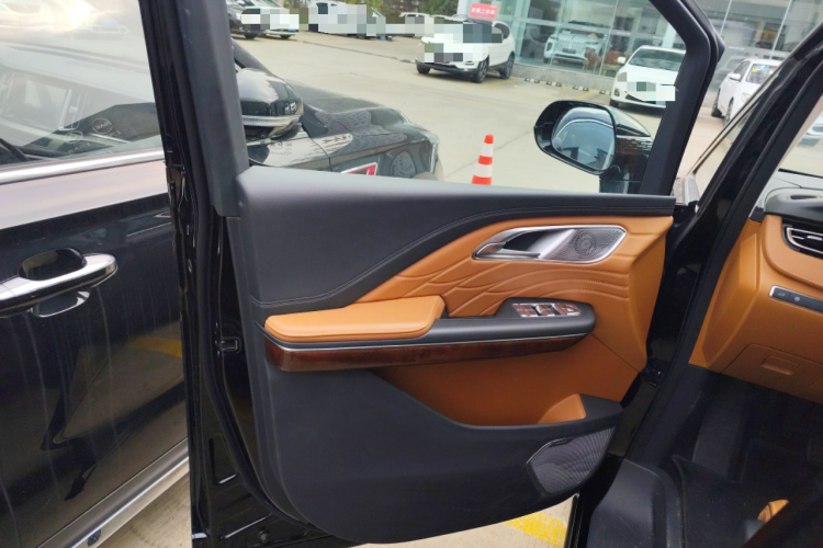 红旗HQ9 2023款 2.0T 智联旗领版中控内饰47